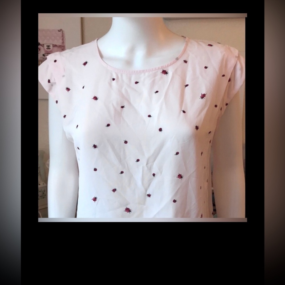 Joie Pullover Lady Bugs Blouse Keyhole Back Short Sleeves in pale pink size M